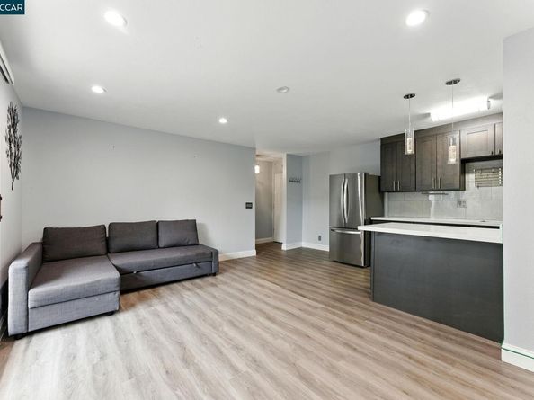 9 Commodore Dr A208, Emeryville CA 94608