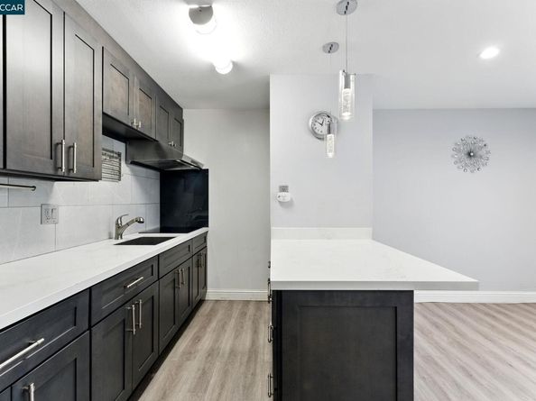 9 Commodore Dr A208, Emeryville CA 94608