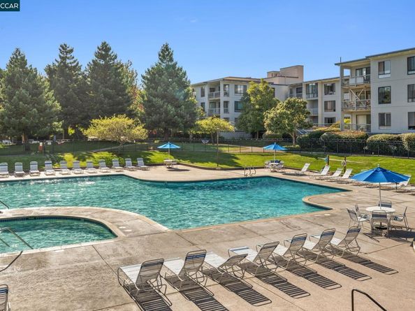 9 Commodore Dr A208, Emeryville CA 94608