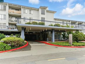 9 Commodore Dr A208, Emeryville CA 94608