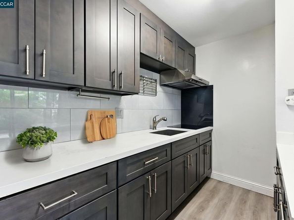 9 Commodore Dr A208, Emeryville CA 94608