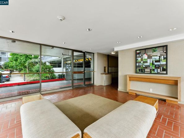 9 Commodore Dr A208, Emeryville CA 94608