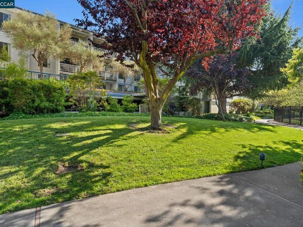 9 Commodore Dr A208, Emeryville CA 94608