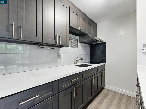 9 Commodore Dr A208, Emeryville CA 94608