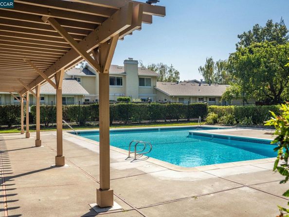 139 Fountainhead Ct, Martinez CA 94553