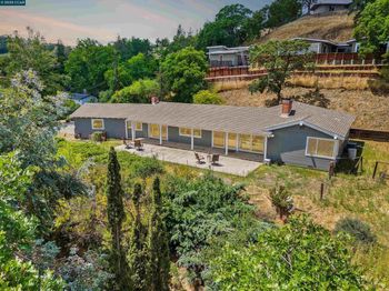 1810 Meadow Lane