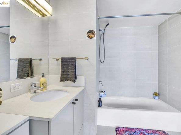 311 Oak St 523, Oakland CA 94607