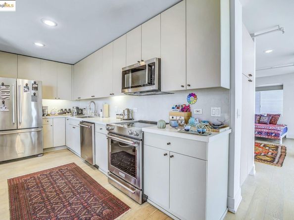 311 Oak St 523, Oakland CA 94607
