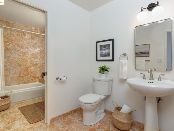151 La Espiral, Orinda CA 94563