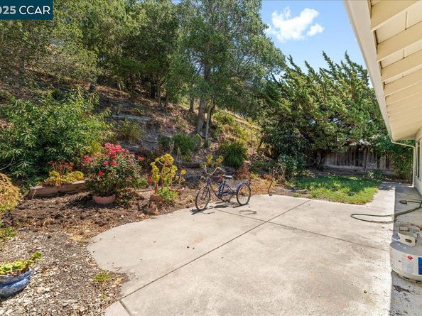 1566 Mann Dr, Pinole CA 94564