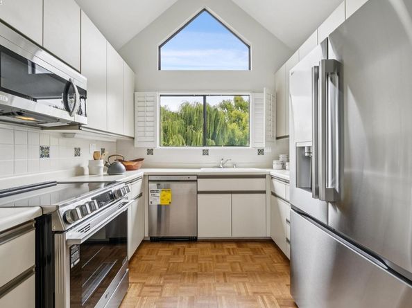 937 Independence Dr, Alameda CA 94501