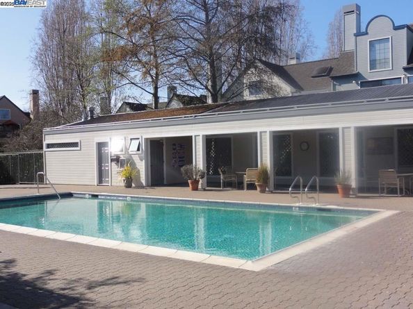 937 Independence Dr, Alameda CA 94501