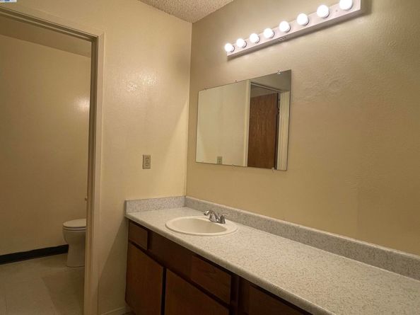 965 Shorepoint Ct #200, Alameda CA 94501