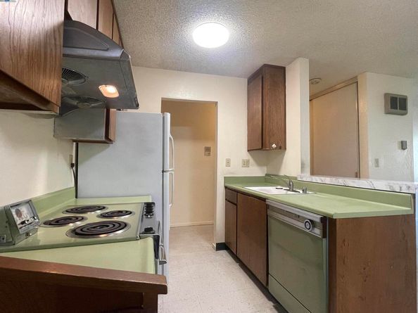 965 Shorepoint Ct #200, Alameda CA 94501