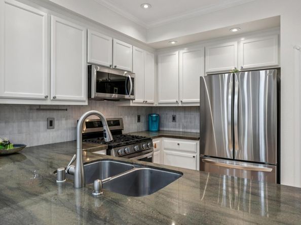 600 Willow Road 8, Menlo Park CA 94025