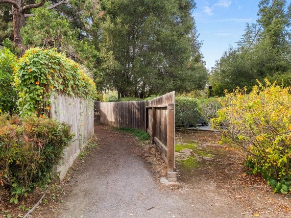 1070 Mercedes Avenue 24, Los Altos CA 94022