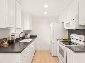 1070 Mercedes Avenue 24, Los Altos CA 94022