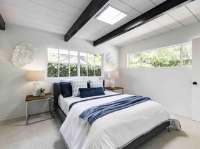 985 Oregon Avenue, Palo Alto CA 94303
