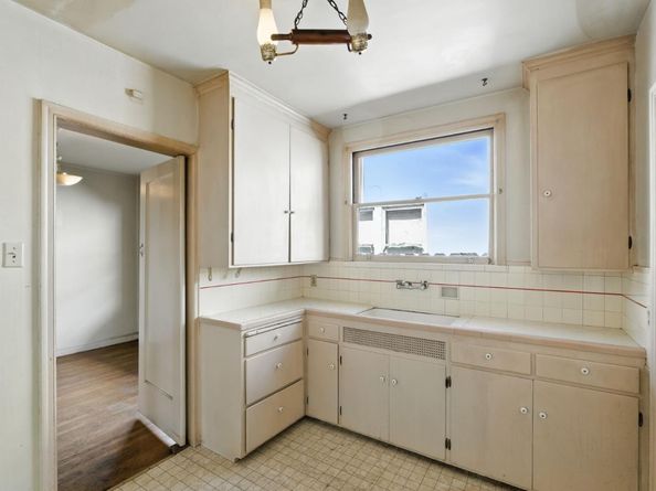 1100 Grove Avenue, Burlingame CA 94010