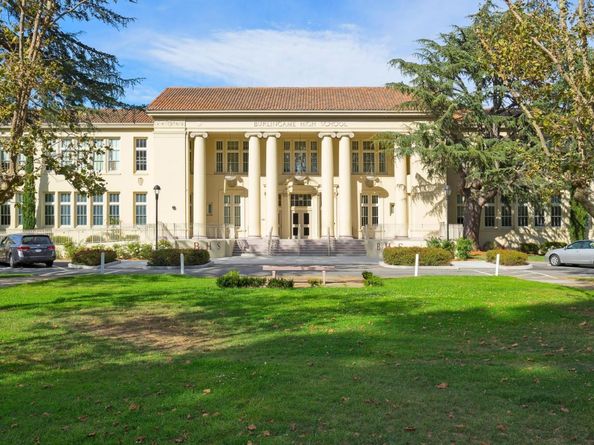 1100 Grove Avenue, Burlingame CA 94010