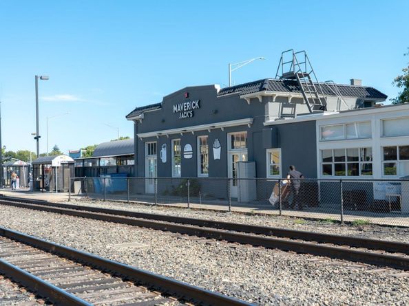 1100 Grove Avenue, Burlingame CA 94010