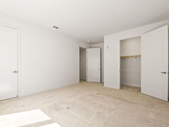 718 Eppleton Lane 303, Foster City CA 94404