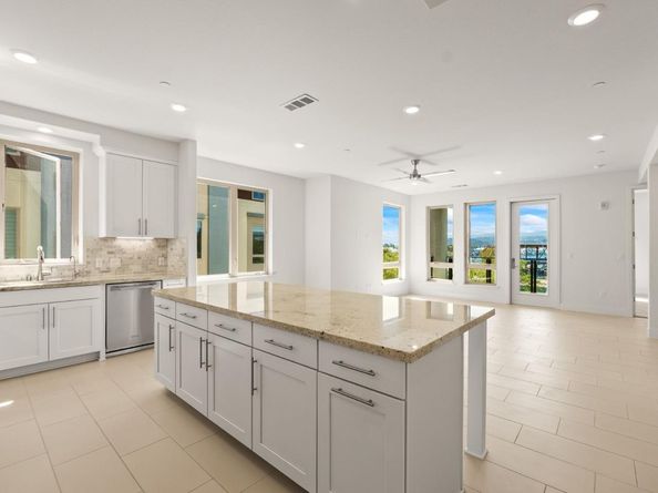 718 Eppleton Lane 303, Foster City CA 94404