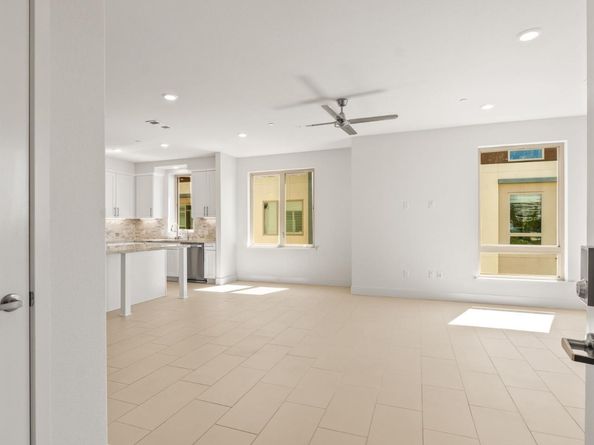 718 Eppleton Lane 303, Foster City CA 94404