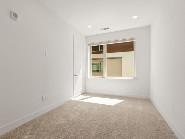 718 Eppleton Lane 303, Foster City CA 94404