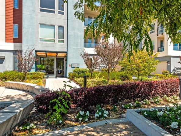 718 Eppleton Lane 303, Foster City CA 94404