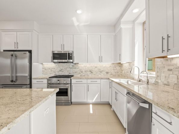 718 Eppleton Lane 303, Foster City CA 94404