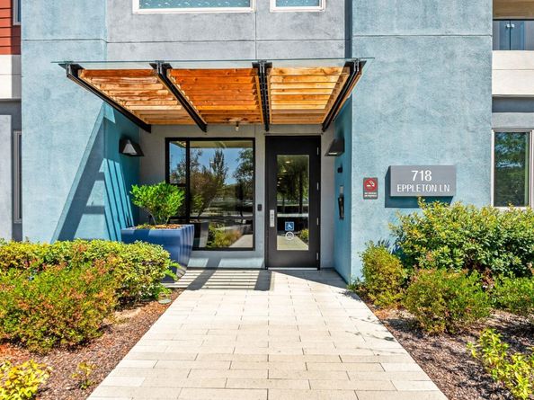 718 Eppleton Lane 303, Foster City CA 94404