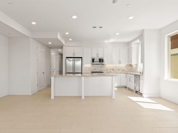 718 Eppleton Lane 303, Foster City CA 94404