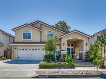 2128 Commodore Drive