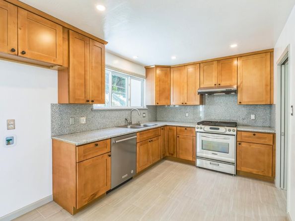 1121 Skyline Drive, Daly City CA 94015