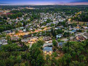 12 Parkway Dr, Saugus MA 01906