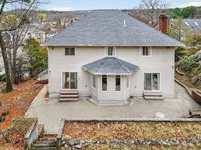 12 Parkway Dr, Saugus MA 01906