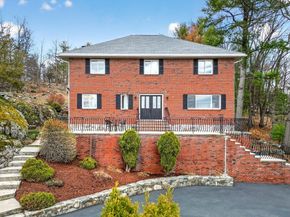 12 Parkway Dr, Saugus MA 01906
