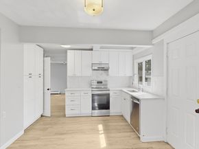 6 Balsamwood Ave, Billerica MA 01821