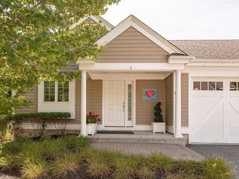 6 Carriage Ln