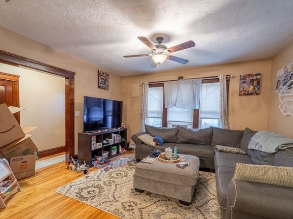 10 Lamar Ave, Worcester MA 01604