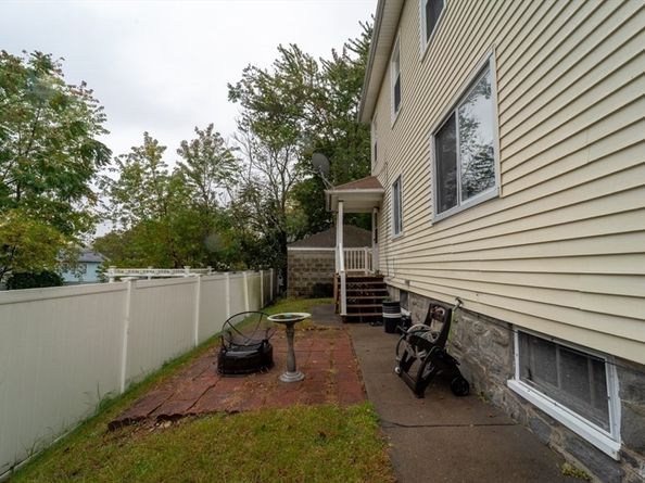 10 Lamar Ave, Worcester MA 01604