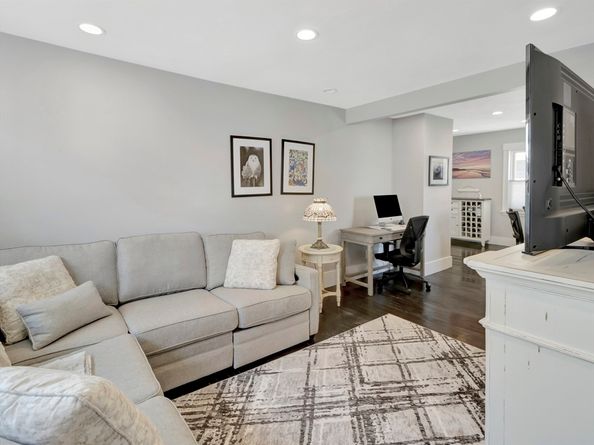 9 C St, Hull MA 02045