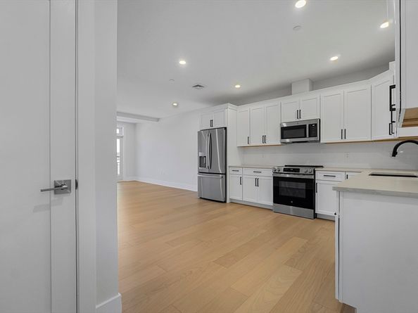 62 Foundry St 414, Wakefield MA 01880