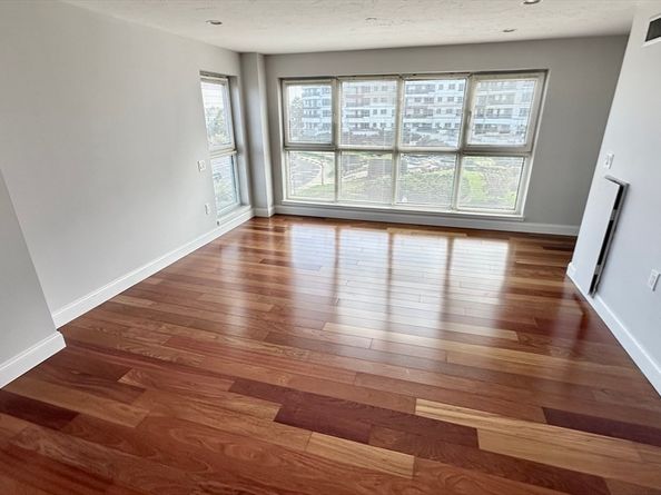 2001 Marina Dr 211, Quincy MA 02171