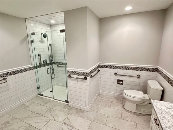 2001 Marina Dr 211, Quincy MA 02171