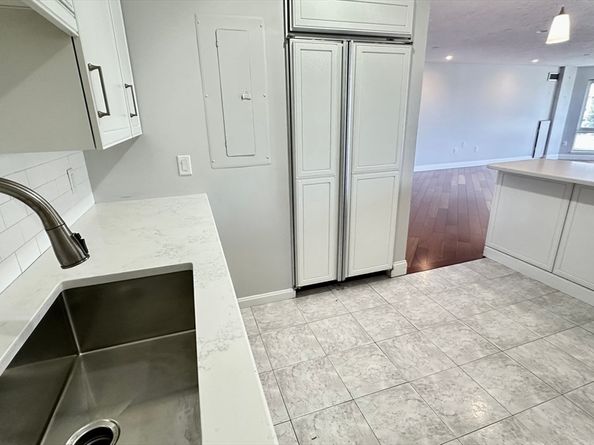 2001 Marina Dr 211, Quincy MA 02171