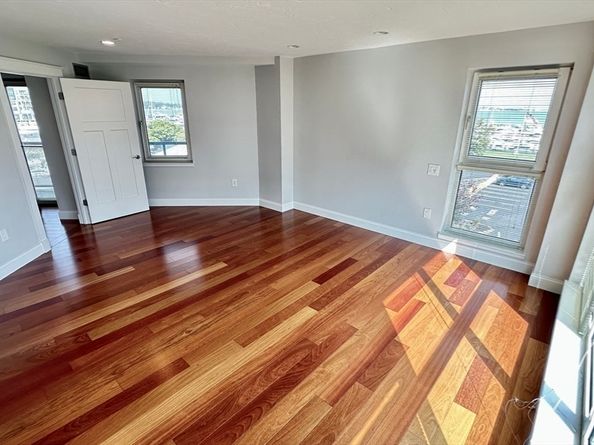 2001 Marina Dr 211, Quincy MA 02171