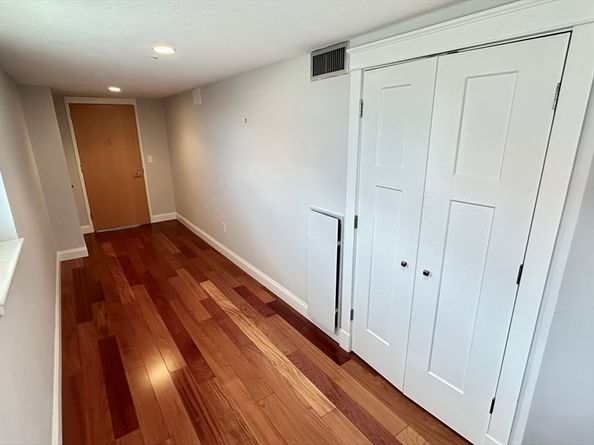 2001 Marina Dr 211, Quincy MA 02171