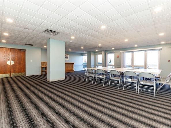 2001 Marina Dr 211, Quincy MA 02171